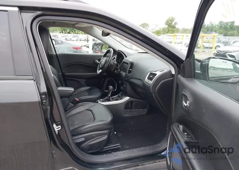 2018 Jeep Compass Latitude 4X4 из США, поврежденный, VIN 3C4NJDBBXJT222915